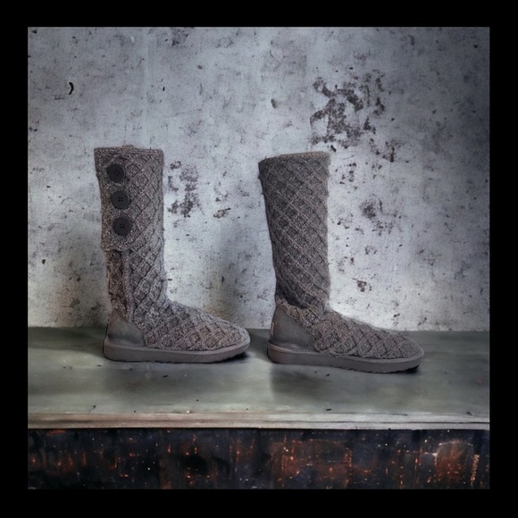 Tall UGG gray three button waffle knit boots Fold up or down worn tall or short - Picture 13 of 17